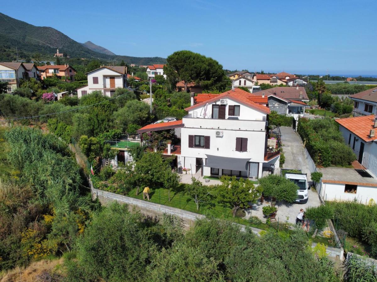 Villa Marco Aurelio Cisano sul Neva Buitenkant foto